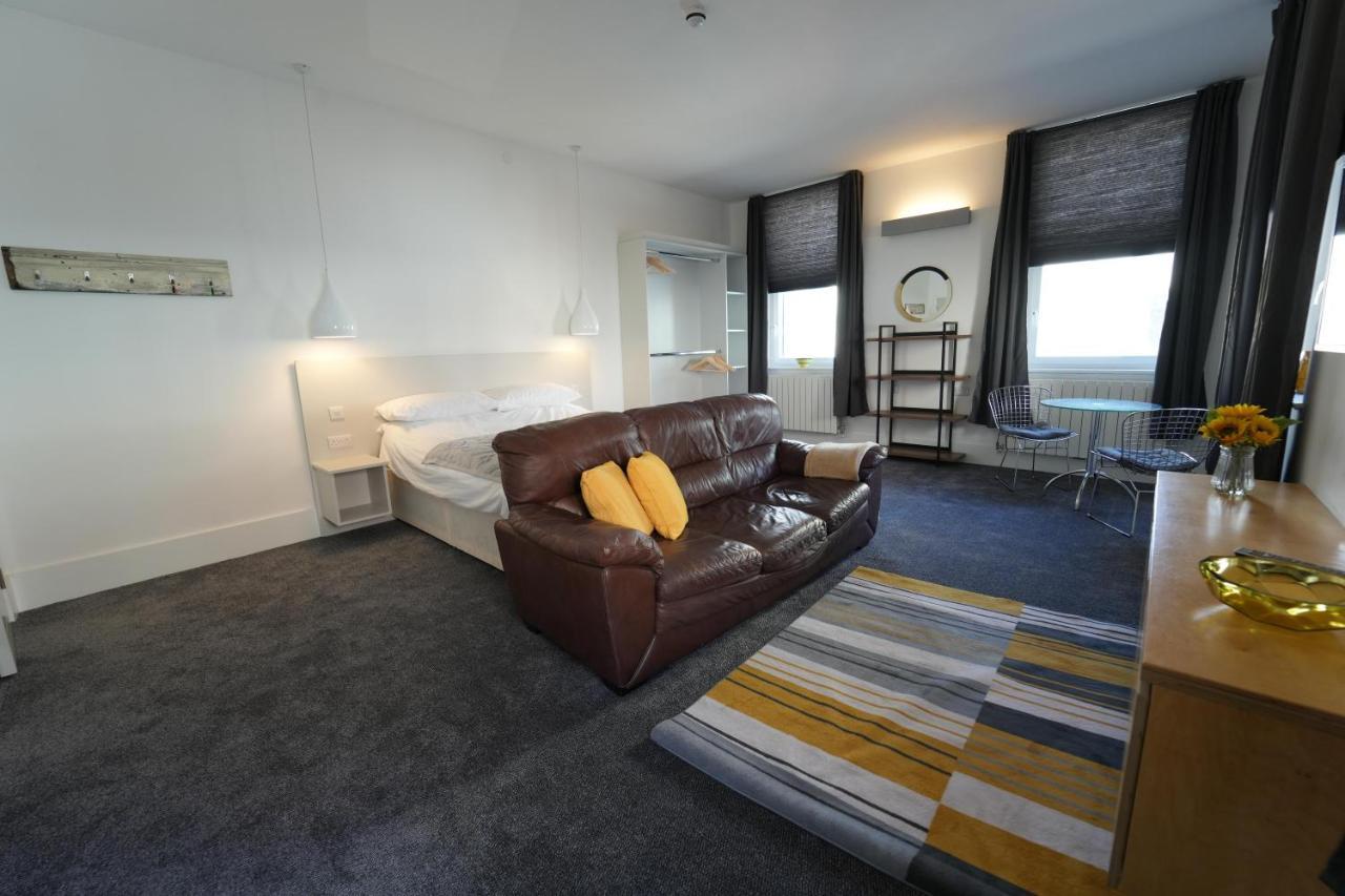 Gorgeous Comfortable Apartment On The High Street Мертір-Тідвіл Екстер'єр фото