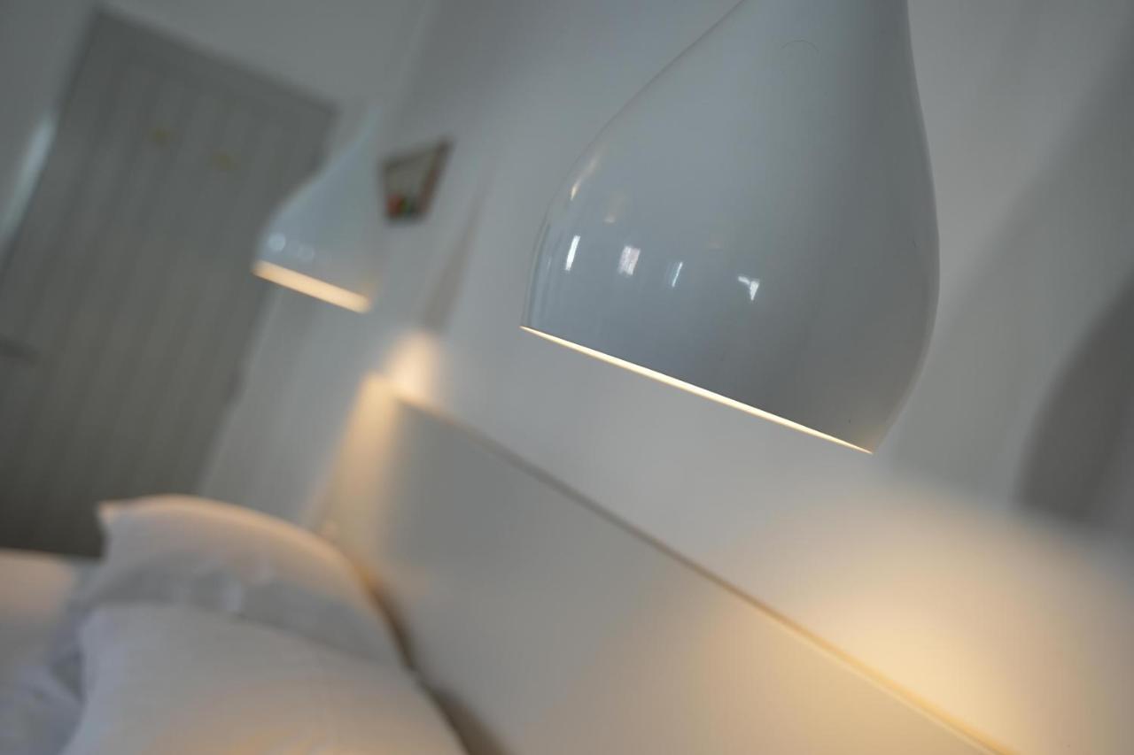 Gorgeous Comfortable Apartment On The High Street Мертір-Тідвіл Екстер'єр фото