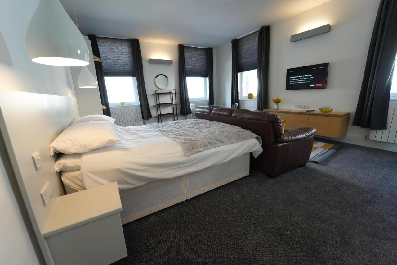Gorgeous Comfortable Apartment On The High Street Мертір-Тідвіл Екстер'єр фото