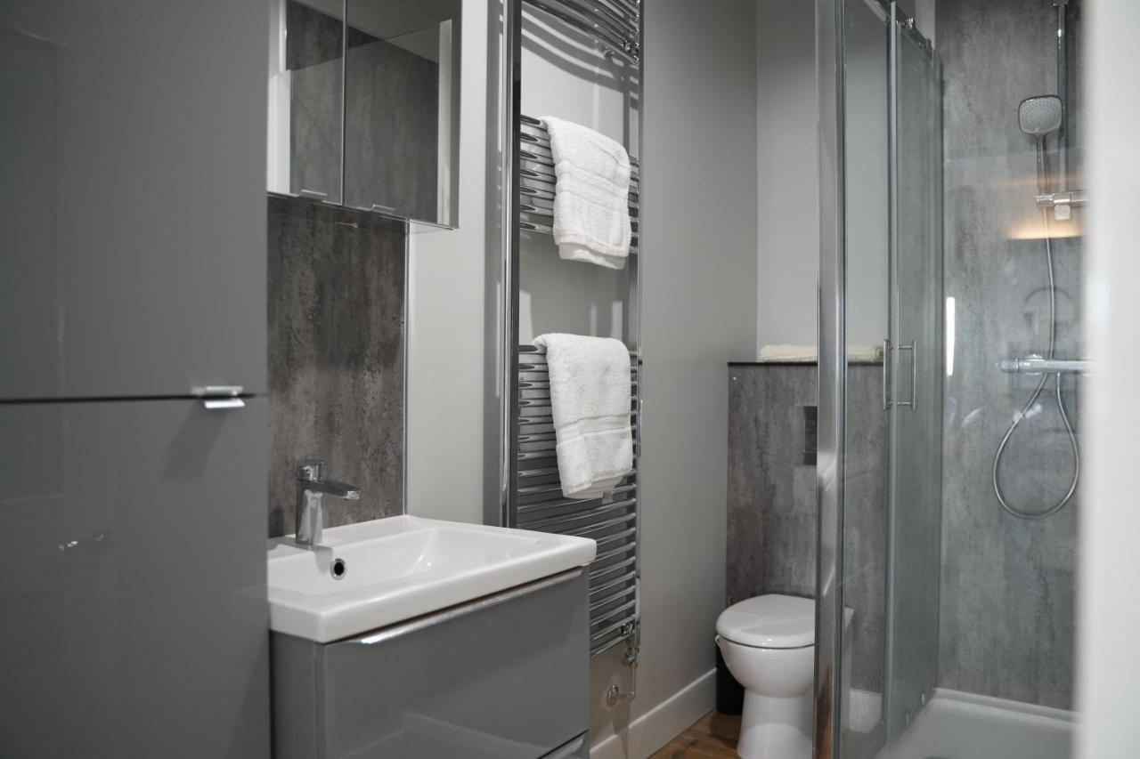 Gorgeous Comfortable Apartment On The High Street Мертір-Тідвіл Екстер'єр фото